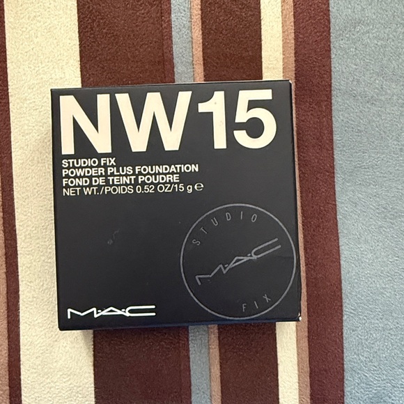 MAC Studio Fix Foundation NW15 - Picture 1 of 3